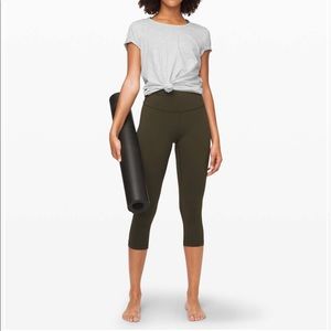 Lululemon Wunder Under HR Crop 21” leggings.